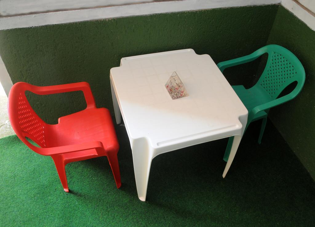 Apartment Orange Purple Blue ザグレブ 部屋 写真